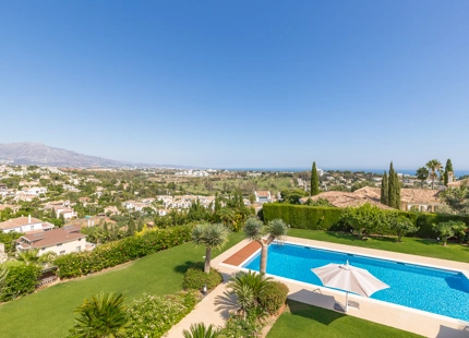 STUNNING 11-BEDROOM LUXURY VILLA WITH PANORAMIC SEA VIEWS IN PARAISO ALTO
