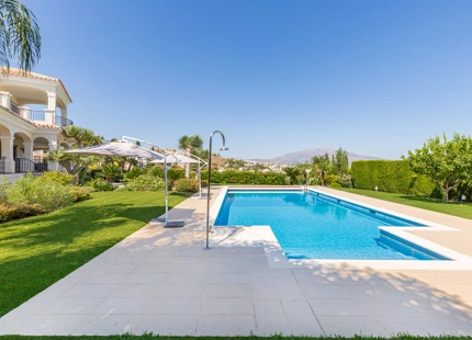 STUNNING 11-BEDROOM LUXURY VILLA WITH PANORAMIC SEA VIEWS IN PARAISO ALTO
