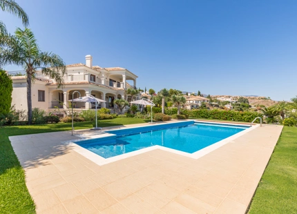 STUNNING 11-BEDROOM LUXURY VILLA WITH PANORAMIC SEA VIEWS IN PARAISO ALTO