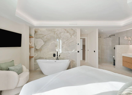 LUXURIOUS 3-BEDROOM TOWNHOUSE WITH STUNNING ROOF TERRACE IN ALTOS DEL RODEO
