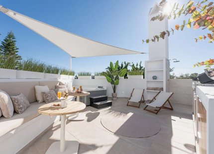 LUXURIOUS 3-BEDROOM TOWNHOUSE WITH STUNNING ROOF TERRACE IN ALTOS DEL RODEO