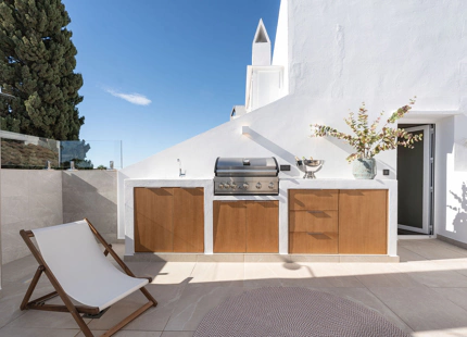 LUXURIOUS 3-BEDROOM TOWNHOUSE WITH STUNNING ROOF TERRACE IN ALTOS DEL RODEO