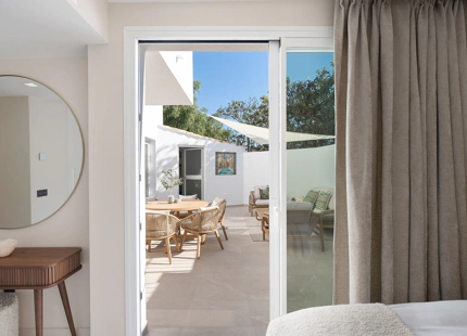 LUXURIOUS 3-BEDROOM TOWNHOUSE WITH STUNNING ROOF TERRACE IN ALTOS DEL RODEO
