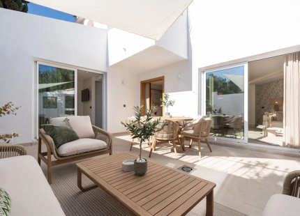 LUXURIOUS 3-BEDROOM TOWNHOUSE WITH STUNNING ROOF TERRACE IN ALTOS DEL RODEO