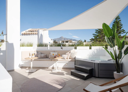 LUXURIOUS 3-BEDROOM TOWNHOUSE WITH STUNNING ROOF TERRACE IN ALTOS DEL RODEO