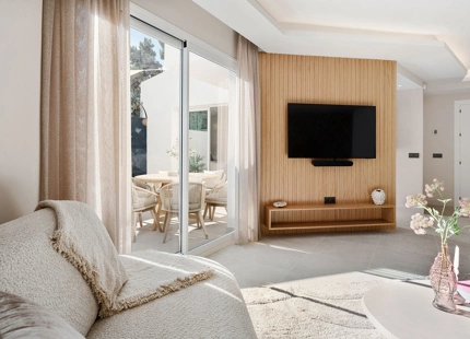 LUXURIOUS 3-BEDROOM TOWNHOUSE WITH STUNNING ROOF TERRACE IN ALTOS DEL RODEO