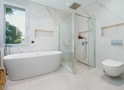 EXQUISITA VILLA DE LUJO EN VENTA EN NUEVA ANDALUCÍA CON CARACTERÍSTICAS MODERNAS