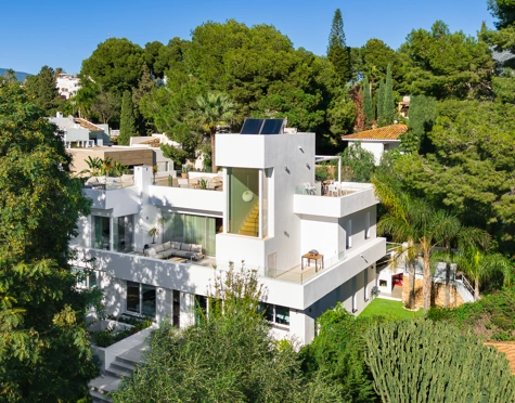 Villa en venta en Nueva Andalucia, Marbella