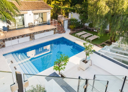 EXQUISITA VILLA DE LUJO EN VENTA EN NUEVA ANDALUCÍA CON CARACTERÍSTICAS MODERNAS