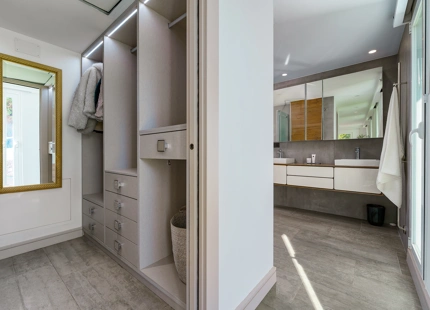 EXQUISITA VILLA DE LUJO EN VENTA EN NUEVA ANDALUCÍA CON CARACTERÍSTICAS MODERNAS