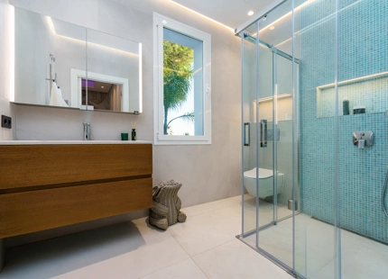 EXQUISITA VILLA DE LUJO EN VENTA EN NUEVA ANDALUCÍA CON CARACTERÍSTICAS MODERNAS