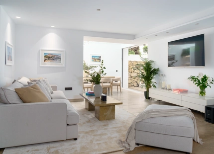 EXQUISITA VILLA DE LUJO EN VENTA EN NUEVA ANDALUCÍA CON CARACTERÍSTICAS MODERNAS