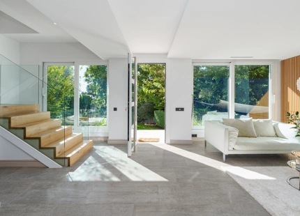 EXQUISITA VILLA DE LUJO EN VENTA EN NUEVA ANDALUCÍA CON CARACTERÍSTICAS MODERNAS