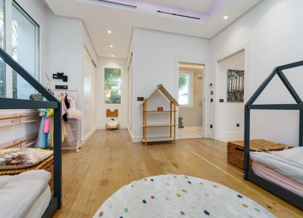 EXQUISITA VILLA DE LUJO EN VENTA EN NUEVA ANDALUCÍA CON CARACTERÍSTICAS MODERNAS