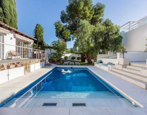 Villa en venta en Nueva Andalucia, Marbella