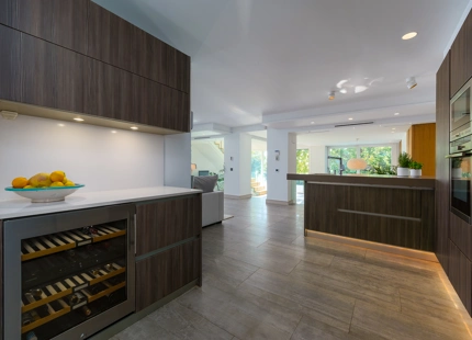 EXQUISITA VILLA DE LUJO EN VENTA EN NUEVA ANDALUCÍA CON CARACTERÍSTICAS MODERNAS