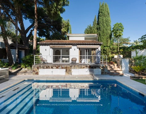 Villa en venta en Nueva Andalucia, Marbella