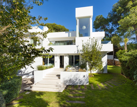 Villa en venta en Nueva Andalucia, Marbella