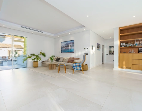 Villa en venta en Nueva Andalucia, Marbella