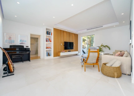 EXQUISITA VILLA DE LUJO EN VENTA EN NUEVA ANDALUCÍA CON CARACTERÍSTICAS MODERNAS