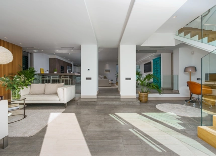 EXQUISITA VILLA DE LUJO EN VENTA EN NUEVA ANDALUCÍA CON CARACTERÍSTICAS MODERNAS