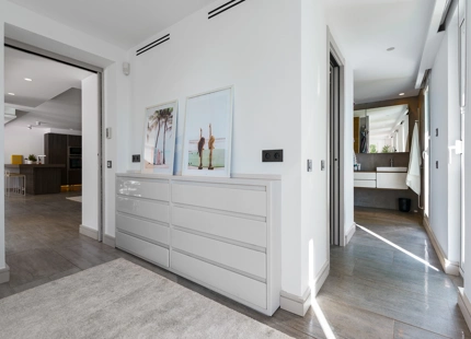 EXQUISITA VILLA DE LUJO EN VENTA EN NUEVA ANDALUCÍA CON CARACTERÍSTICAS MODERNAS