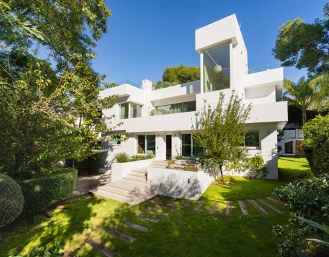 Villa en venta en Nueva Andalucia, Marbella
