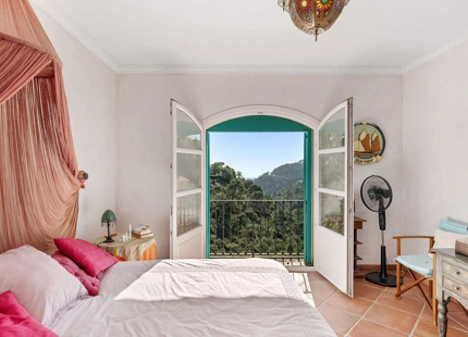 EXQUISITA VILLA CON ENCANTO ANDALUZ EN VENTA EN EL MADROÑAL