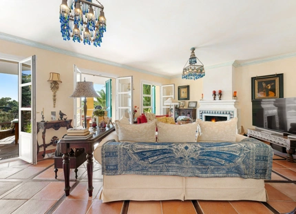 EXQUISITA VILLA CON ENCANTO ANDALUZ EN VENTA EN EL MADROÑAL
