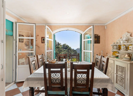 EXQUISITA VILLA CON ENCANTO ANDALUZ EN VENTA EN EL MADROÑAL