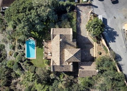 EXQUISITA VILLA CON ENCANTO ANDALUZ EN VENTA EN EL MADROÑAL