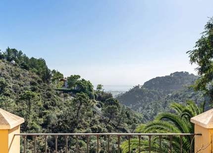EXQUISITA VILLA CON ENCANTO ANDALUZ EN VENTA EN EL MADROÑAL