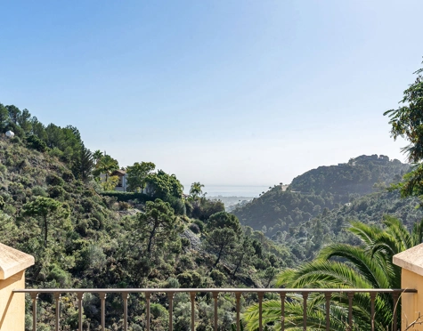 Villa en venta en El Madroñal, Benahavis