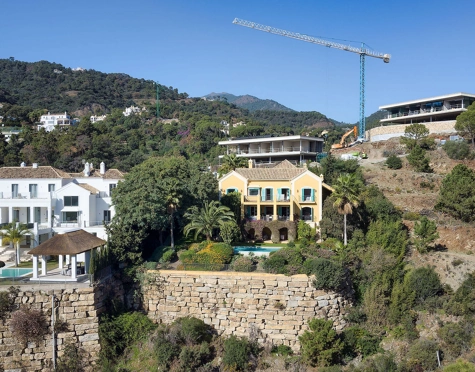 Villa en venta en El Madroñal, Benahavis