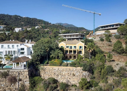 EXQUISITA VILLA CON ENCANTO ANDALUZ EN VENTA EN EL MADROÑAL