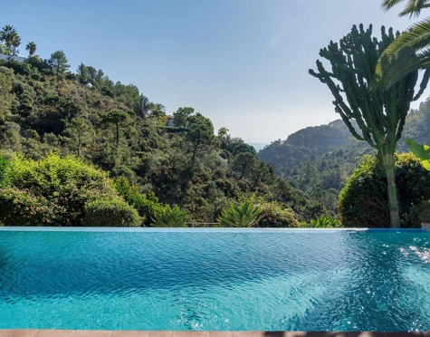Villa en venta en El Madroñal, Benahavis