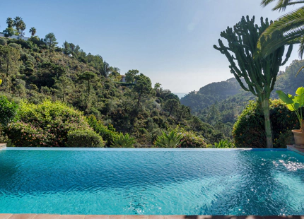 EXQUISITA VILLA CON ENCANTO ANDALUZ EN VENTA EN EL MADROÑAL
