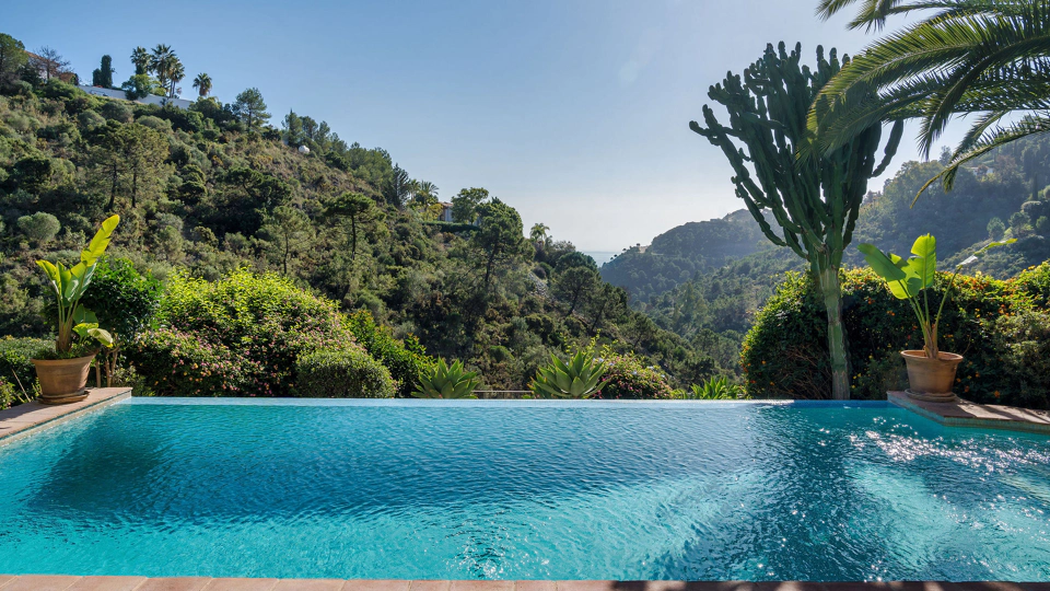 Villa en venta en El Madroñal, Benahavis