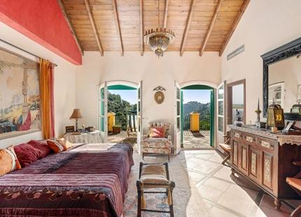 EXQUISITA VILLA CON ENCANTO ANDALUZ EN VENTA EN EL MADROÑAL