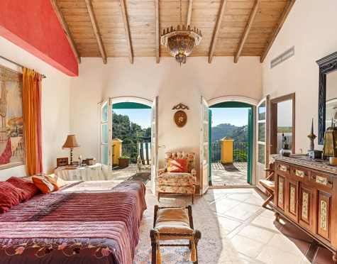 Villa en venta en El Madroñal, Benahavis
