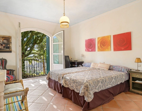 Villa en venta en El Madroñal, Benahavis