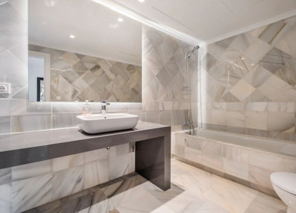 ELEGANT TWO-BEDROOM APARTMENT WITH SPACIOUS TERRACE IN MONTE HALCONES