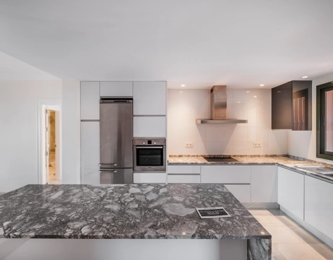 Apartment for sale in Monte Halcones, Benahavis