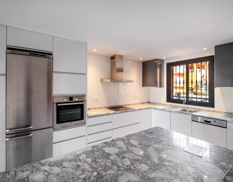 Apartment for sale in Monte Halcones, Benahavis