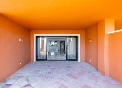 ELEGANT TWO-BEDROOM APARTMENT WITH SPACIOUS TERRACE IN MONTE HALCONES