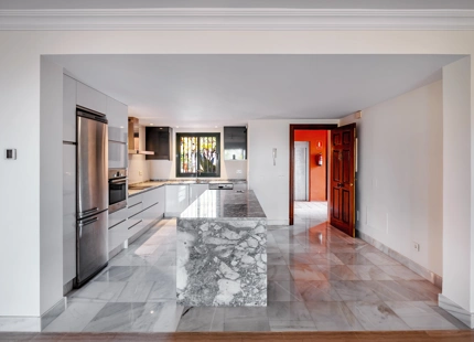 ELEGANT TWO-BEDROOM APARTMENT WITH SPACIOUS TERRACE IN MONTE HALCONES