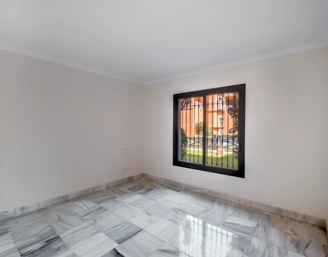 Apartment for sale in Monte Halcones, Benahavis