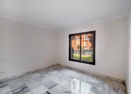 ELEGANT TWO-BEDROOM APARTMENT WITH SPACIOUS TERRACE IN MONTE HALCONES