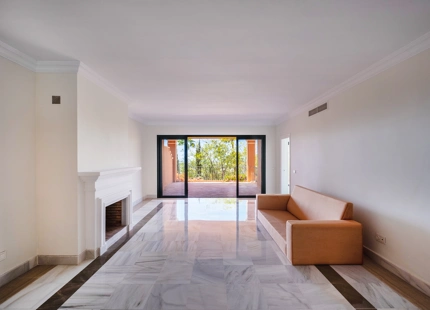 ELEGANT TWO-BEDROOM APARTMENT WITH SPACIOUS TERRACE IN MONTE HALCONES