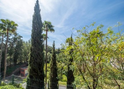 ELEGANT TWO-BEDROOM APARTMENT WITH SPACIOUS TERRACE IN MONTE HALCONES